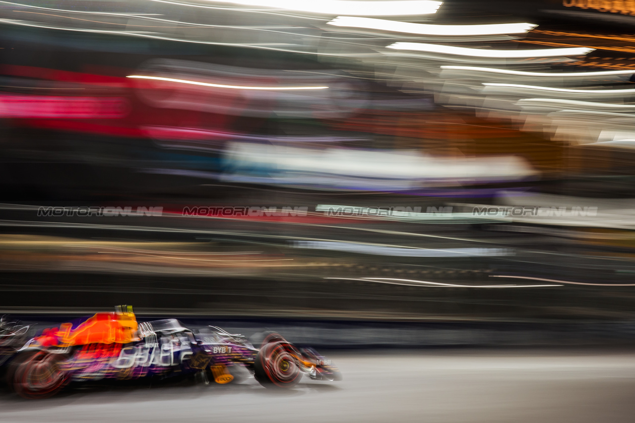 GP LAS VEGAS, Sergio Perez (MEX) Red Bull Racing RB19.

17.11.2023. Formula 1 World Championship, Rd 22, Las Vegas Grand Prix, Las Vegas, Nevada, USA, Qualifiche Day.

- www.xpbimages.com, EMail: requests@xpbimages.com © Copyright: Bearne / XPB Images
