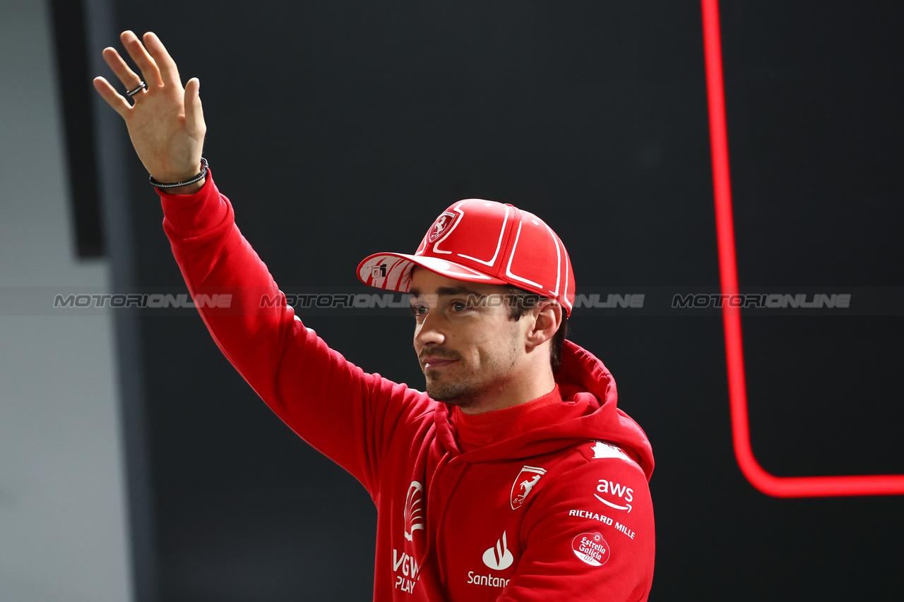 GP LAS VEGAS, Charles Leclerc (MON) Ferrari celebrates his pole position in qualifying parc ferme.

17.11.2023. Formula 1 World Championship, Rd 22, Las Vegas Grand Prix, Las Vegas, Nevada, USA, Qualifiche Day.

 - www.xpbimages.com, EMail: requests@xpbimages.com © Copyright: Coates / XPB Images