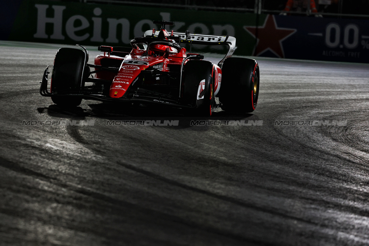 GP LAS VEGAS, Charles Leclerc (MON) Ferrari SF-23.

17.11.2023. Formula 1 World Championship, Rd 22, Las Vegas Grand Prix, Las Vegas, Nevada, USA, Qualifiche Day.

 - www.xpbimages.com, EMail: requests@xpbimages.com © Copyright: Coates / XPB Images
