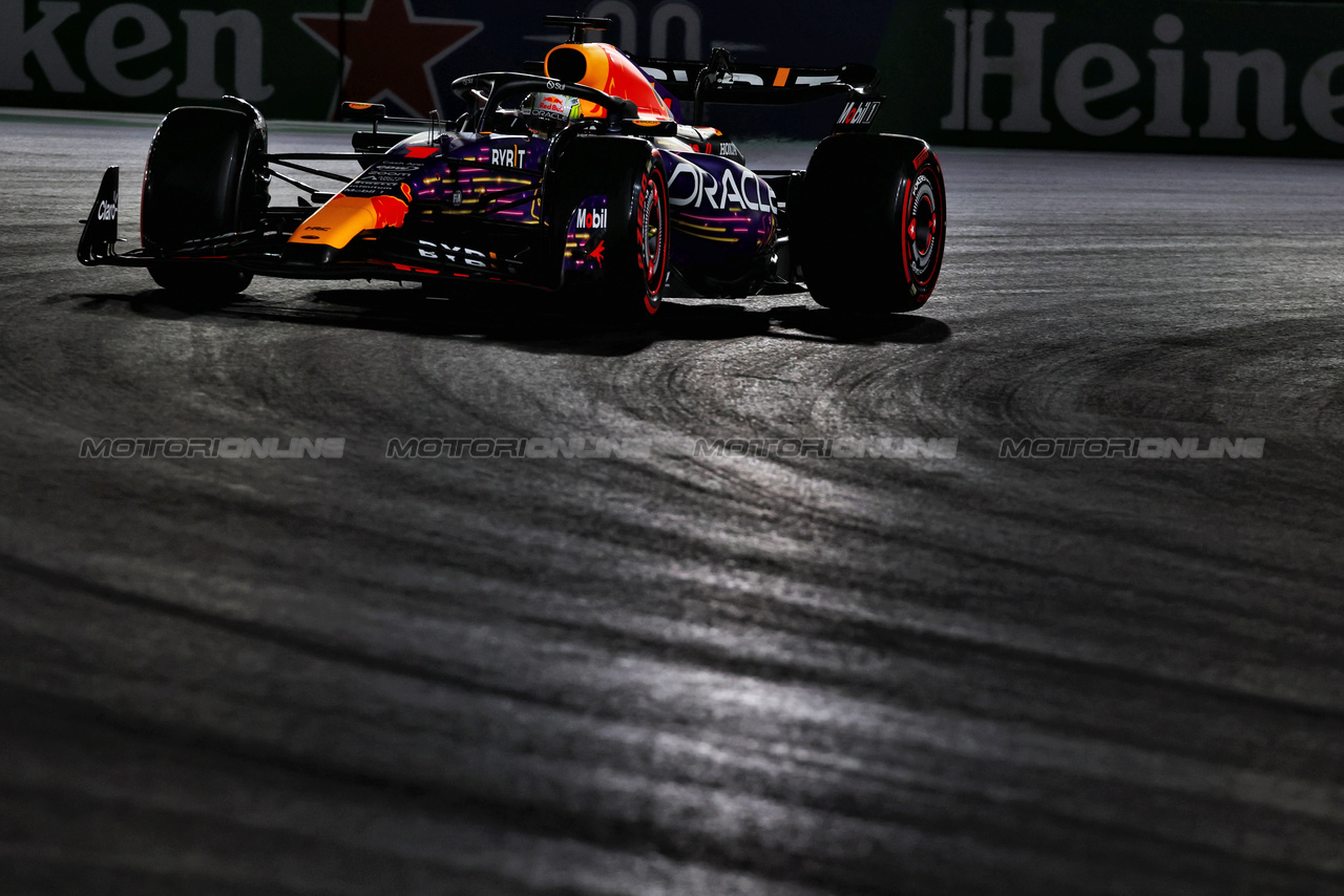 GP LAS VEGAS, Max Verstappen (NLD) Red Bull Racing RB19.

17.11.2023. Formula 1 World Championship, Rd 22, Las Vegas Grand Prix, Las Vegas, Nevada, USA, Qualifiche Day.

 - www.xpbimages.com, EMail: requests@xpbimages.com © Copyright: Coates / XPB Images