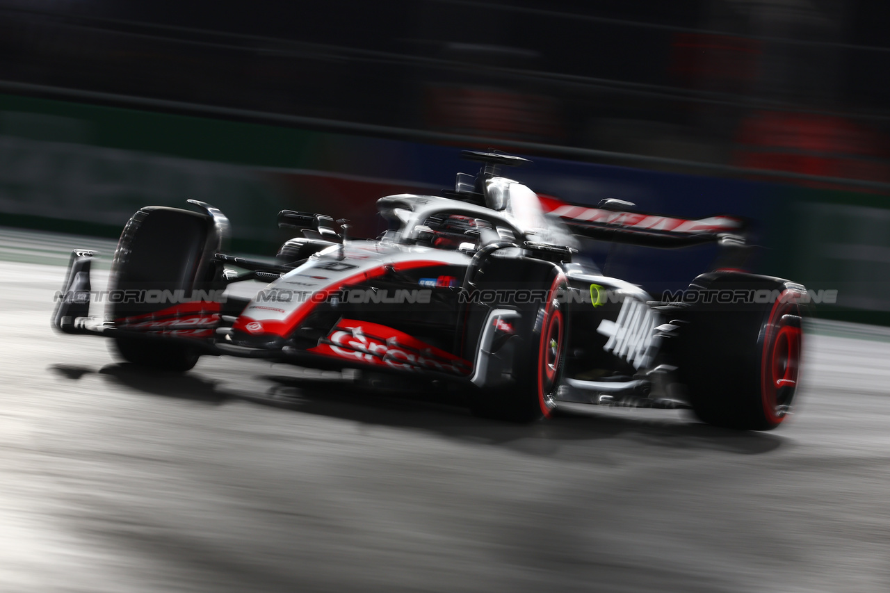 GP LAS VEGAS, Kevin Magnussen (DEN) Haas VF-23.

17.11.2023. Formula 1 World Championship, Rd 22, Las Vegas Grand Prix, Las Vegas, Nevada, USA, Qualifiche Day.

 - www.xpbimages.com, EMail: requests@xpbimages.com © Copyright: Coates / XPB Images