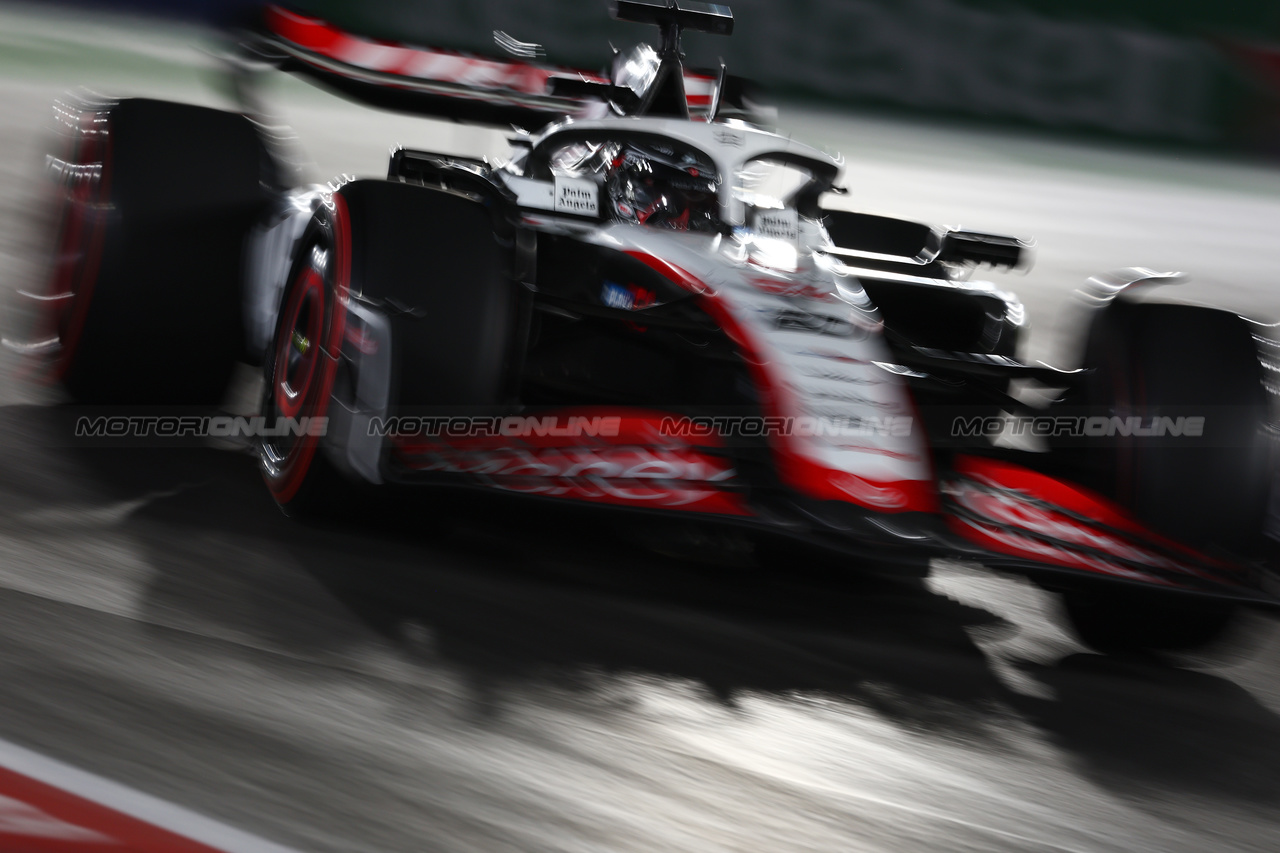 GP LAS VEGAS, Kevin Magnussen (DEN) Haas VF-23.

17.11.2023. Formula 1 World Championship, Rd 22, Las Vegas Grand Prix, Las Vegas, Nevada, USA, Qualifiche Day.

 - www.xpbimages.com, EMail: requests@xpbimages.com © Copyright: Coates / XPB Images