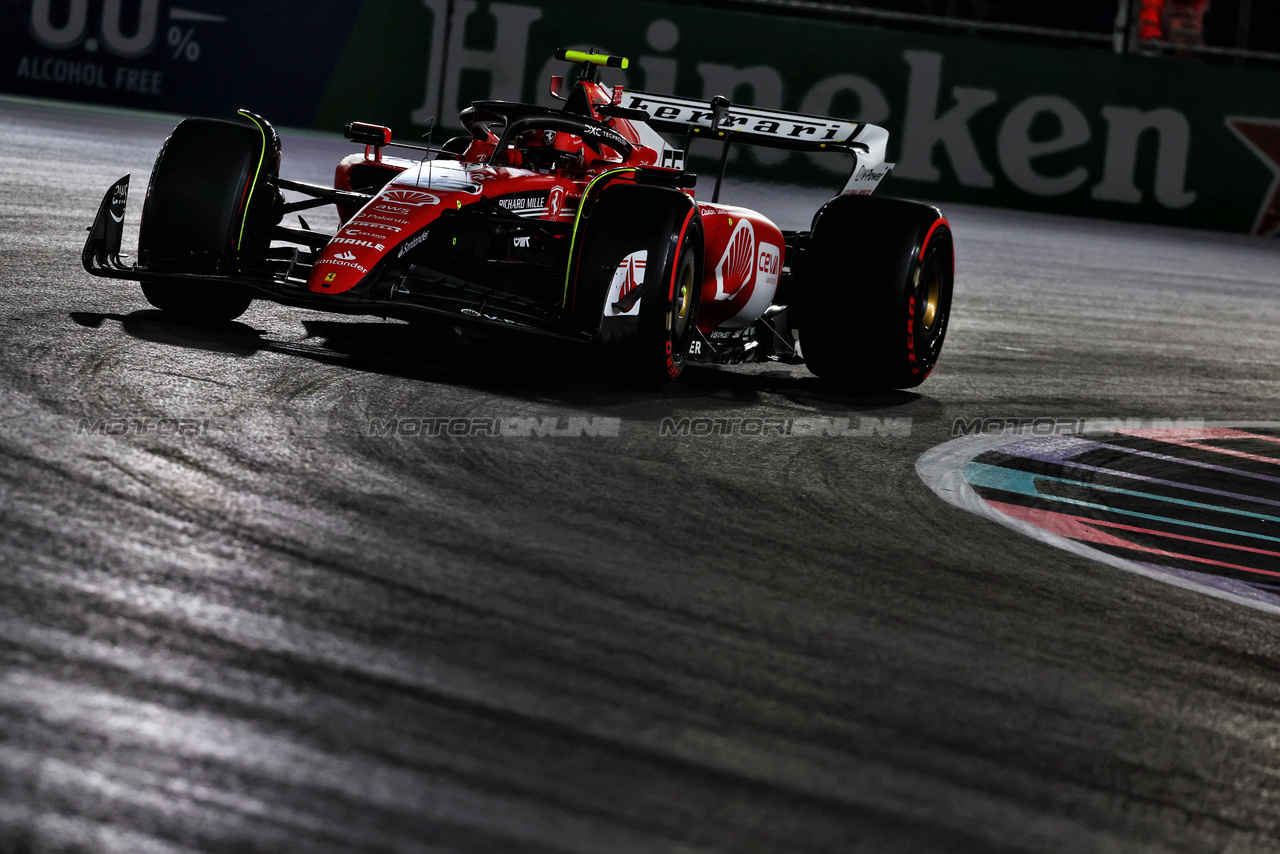 GP LAS VEGAS, Carlos Sainz Jr (ESP) Ferrari SF-23.

17.11.2023. Formula 1 World Championship, Rd 22, Las Vegas Grand Prix, Las Vegas, Nevada, USA, Qualifiche Day.

 - www.xpbimages.com, EMail: requests@xpbimages.com © Copyright: Coates / XPB Images