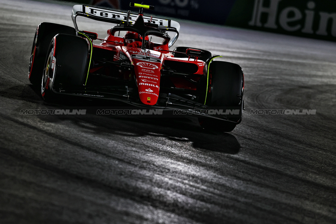 GP LAS VEGAS, Carlos Sainz Jr (ESP) Ferrari SF-23.

17.11.2023. Formula 1 World Championship, Rd 22, Las Vegas Grand Prix, Las Vegas, Nevada, USA, Qualifiche Day.

 - www.xpbimages.com, EMail: requests@xpbimages.com © Copyright: Coates / XPB Images