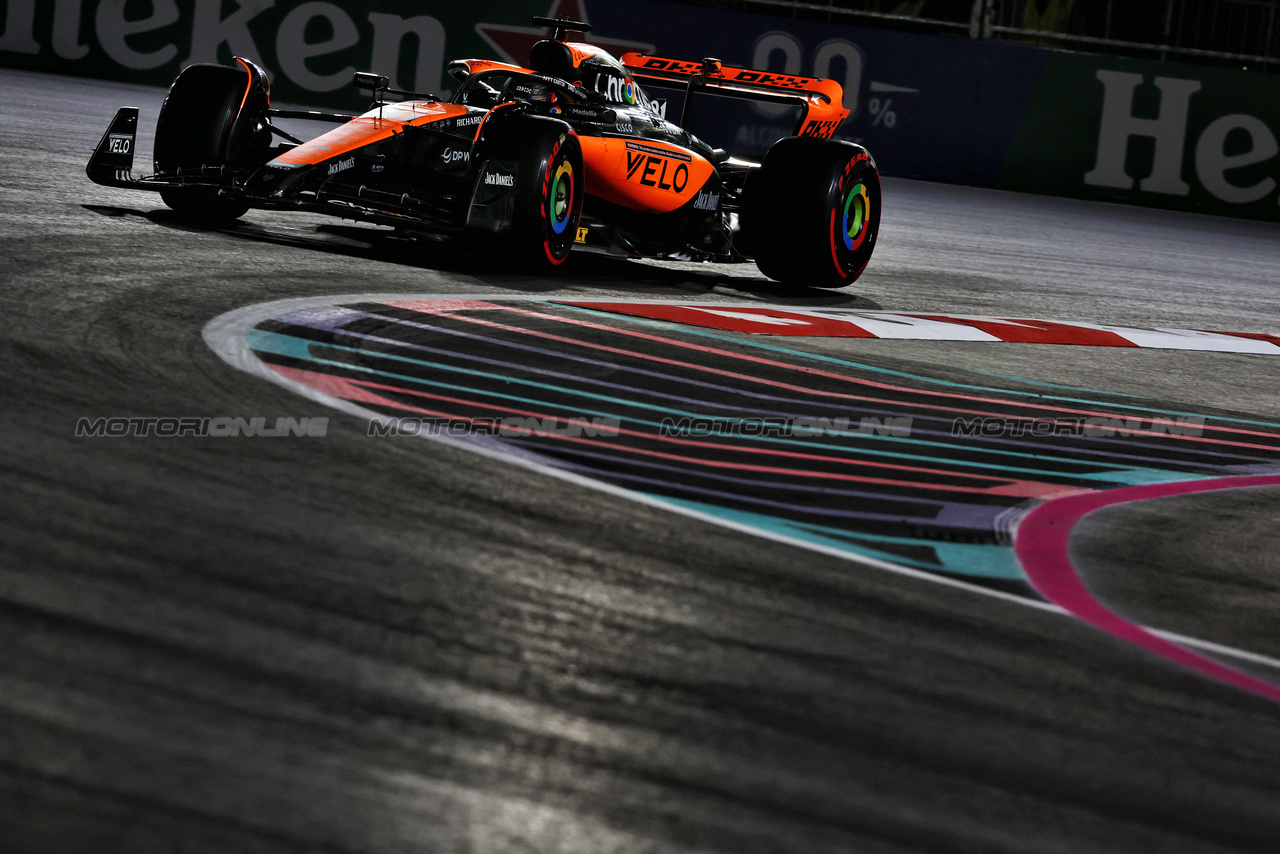 GP LAS VEGAS, Oscar Piastri (AUS) McLaren MCL60.

17.11.2023. Formula 1 World Championship, Rd 22, Las Vegas Grand Prix, Las Vegas, Nevada, USA, Qualifiche Day.

 - www.xpbimages.com, EMail: requests@xpbimages.com © Copyright: Coates / XPB Images