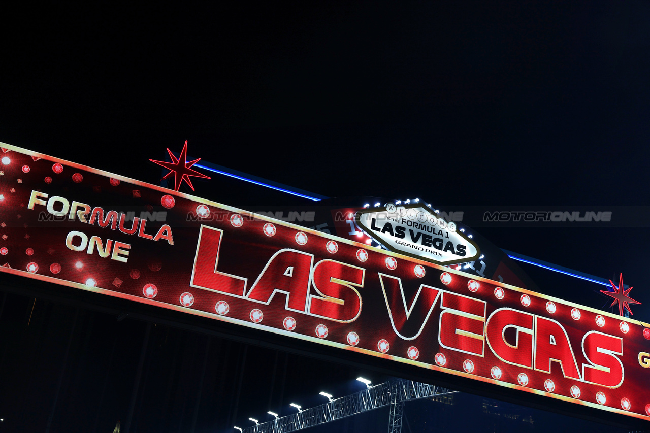 GP LAS VEGAS, Circuit Atmosfera.

17.11.2023. Formula 1 World Championship, Rd 22, Las Vegas Grand Prix, Las Vegas, Nevada, USA, Qualifiche Day.

- www.xpbimages.com, EMail: requests@xpbimages.com © Copyright: Batchelor / XPB Images