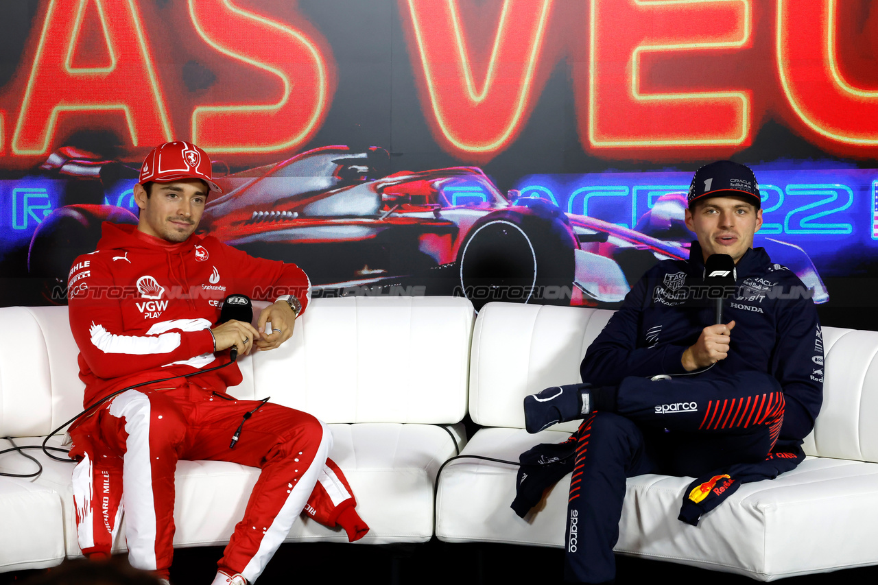 GP LAS VEGAS, (L to R): Charles Leclerc (MON) Ferrari e Max Verstappen (NLD) Red Bull Racing in the post qualifying FIA Press Conference.

17.11.2023. Formula 1 World Championship, Rd 22, Las Vegas Grand Prix, Las Vegas, Nevada, USA, Qualifiche Day.

- www.xpbimages.com, EMail: requests@xpbimages.com © Copyright: XPB Images