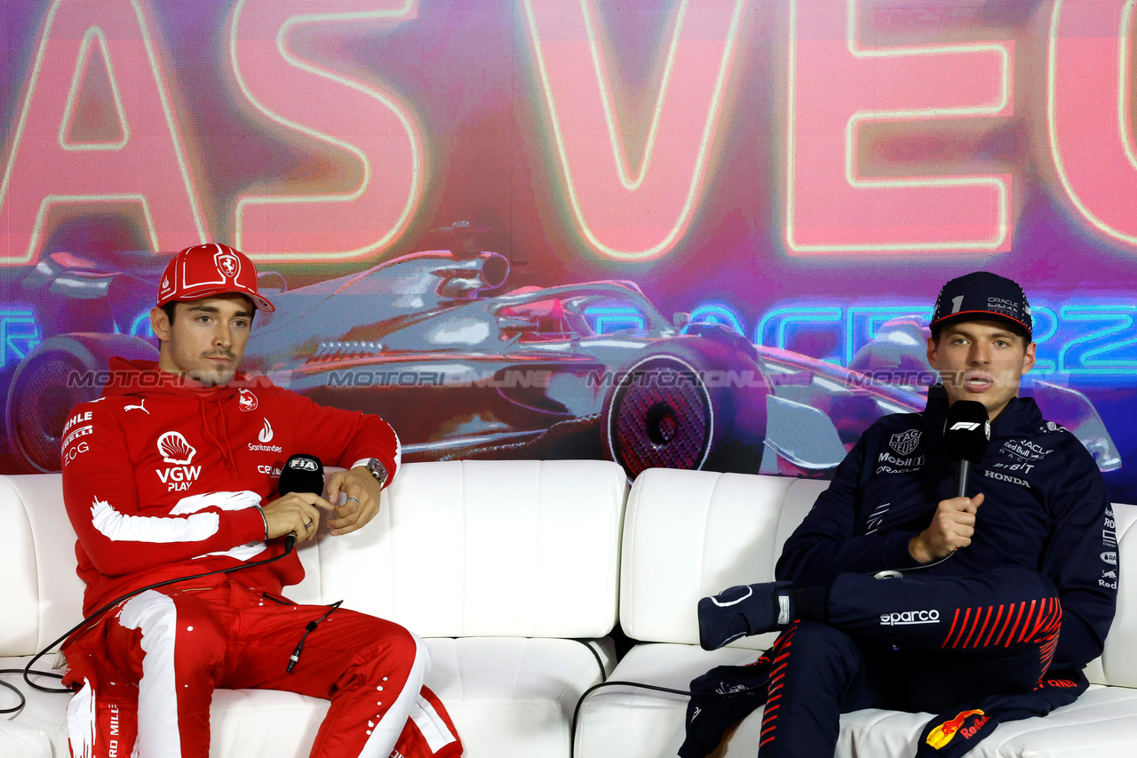 GP LAS VEGAS, (L to R): Charles Leclerc (MON) Ferrari e Max Verstappen (NLD) Red Bull Racing in the post qualifying FIA Press Conference.

17.11.2023. Formula 1 World Championship, Rd 22, Las Vegas Grand Prix, Las Vegas, Nevada, USA, Qualifiche Day.

- www.xpbimages.com, EMail: requests@xpbimages.com © Copyright: XPB Images
