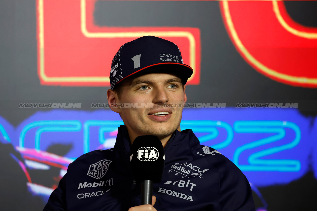 GP LAS VEGAS, Max Verstappen (NLD) Red Bull Racing in the post qualifying FIA Press Conference.

17.11.2023. Formula 1 World Championship, Rd 22, Las Vegas Grand Prix, Las Vegas, Nevada, USA, Qualifiche Day.

- www.xpbimages.com, EMail: requests@xpbimages.com © Copyright: XPB Images