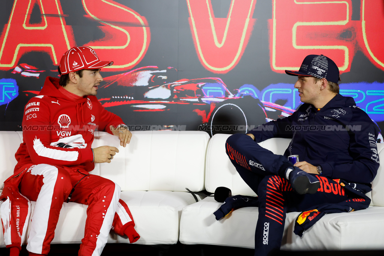 GP LAS VEGAS, (L to R): Charles Leclerc (MON) Ferrari e Max Verstappen (NLD) Red Bull Racing in the post qualifying FIA Press Conference.

17.11.2023. Formula 1 World Championship, Rd 22, Las Vegas Grand Prix, Las Vegas, Nevada, USA, Qualifiche Day.

- www.xpbimages.com, EMail: requests@xpbimages.com © Copyright: XPB Images