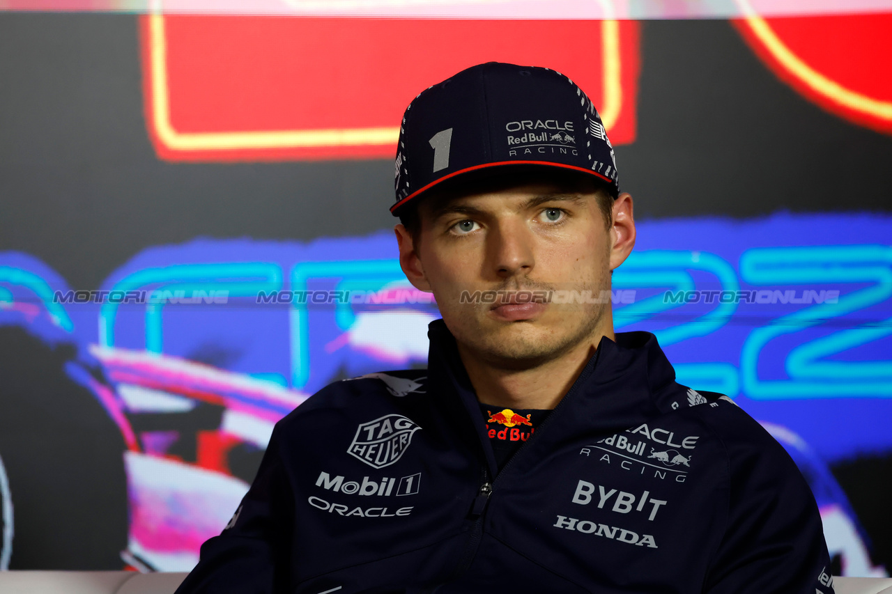 GP LAS VEGAS, Max Verstappen (NLD) Red Bull Racing in the post qualifying FIA Press Conference.

17.11.2023. Formula 1 World Championship, Rd 22, Las Vegas Grand Prix, Las Vegas, Nevada, USA, Qualifiche Day.

- www.xpbimages.com, EMail: requests@xpbimages.com © Copyright: XPB Images