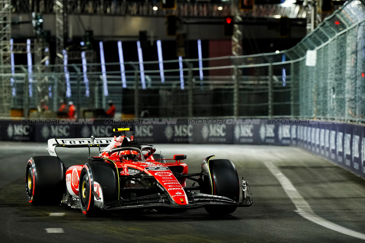 GP LAS VEGAS, Carlos Sainz Jr (ESP) Ferrari SF-23.

17.11.2023. Formula 1 World Championship, Rd 22, Las Vegas Grand Prix, Las Vegas, Nevada, USA, Qualifiche Day.

- www.xpbimages.com, EMail: requests@xpbimages.com © Copyright: XPB Images
