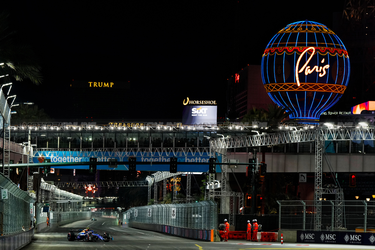 GP LAS VEGAS, Logan Sargeant (USA) Williams Racing FW45.

17.11.2023. Formula 1 World Championship, Rd 22, Las Vegas Grand Prix, Las Vegas, Nevada, USA, Qualifiche Day.

- www.xpbimages.com, EMail: requests@xpbimages.com © Copyright: XPB Images