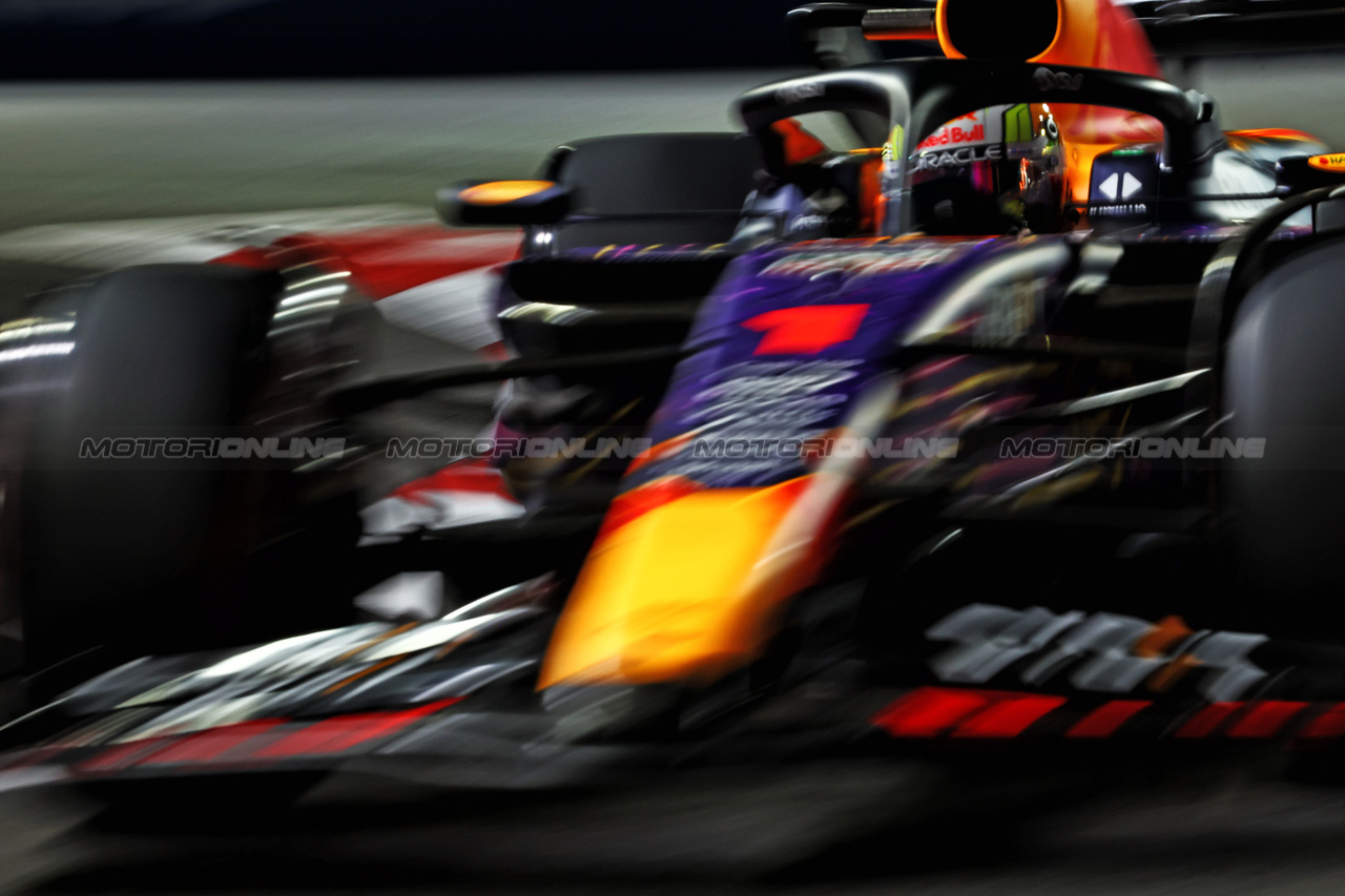 GP LAS VEGAS, Max Verstappen (NLD) Red Bull Racing RB19.

17.11.2023. Formula 1 World Championship, Rd 22, Las Vegas Grand Prix, Las Vegas, Nevada, USA, Qualifiche Day.

 - www.xpbimages.com, EMail: requests@xpbimages.com © Copyright: Coates / XPB Images