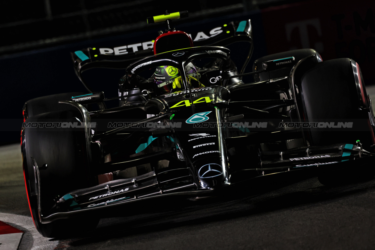 GP LAS VEGAS, Lewis Hamilton (GBR) Mercedes AMG F1 W14.

17.11.2023. Formula 1 World Championship, Rd 22, Las Vegas Grand Prix, Las Vegas, Nevada, USA, Qualifiche Day.

 - www.xpbimages.com, EMail: requests@xpbimages.com © Copyright: Coates / XPB Images