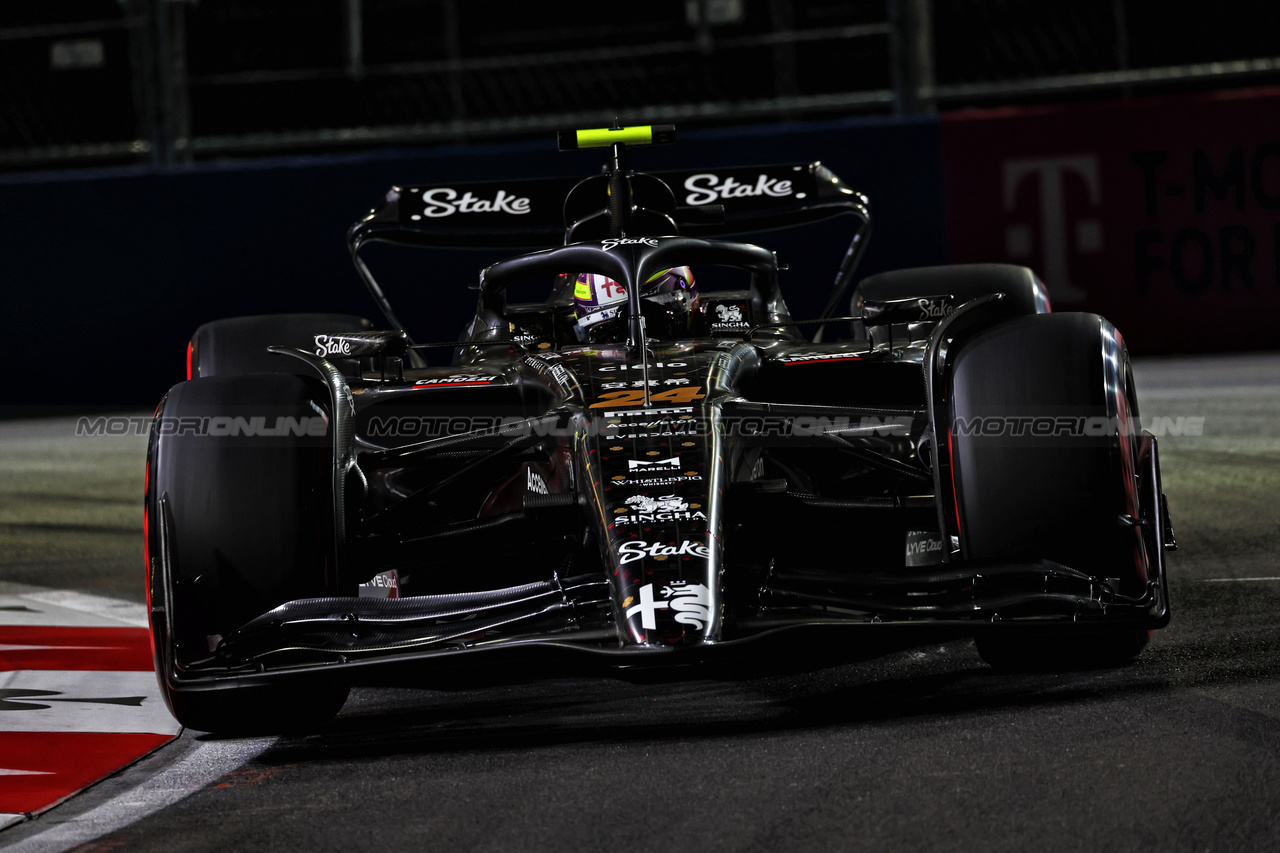 GP LAS VEGAS, Zhou Guanyu (CHN) Alfa Romeo F1 Team C43.

17.11.2023. Formula 1 World Championship, Rd 22, Las Vegas Grand Prix, Las Vegas, Nevada, USA, Qualifiche Day.

 - www.xpbimages.com, EMail: requests@xpbimages.com © Copyright: Coates / XPB Images