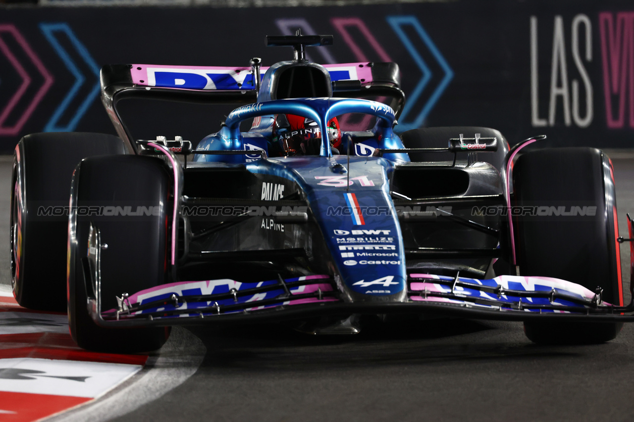 GP LAS VEGAS, Esteban Ocon (FRA) Alpine F1 Team A523.

17.11.2023. Formula 1 World Championship, Rd 22, Las Vegas Grand Prix, Las Vegas, Nevada, USA, Qualifiche Day.

 - www.xpbimages.com, EMail: requests@xpbimages.com © Copyright: Coates / XPB Images
