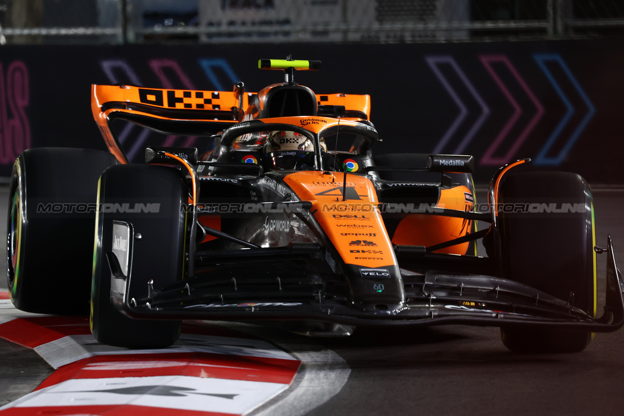 GP LAS VEGAS, Lando Norris (GBR) McLaren MCL60.

17.11.2023. Formula 1 World Championship, Rd 22, Las Vegas Grand Prix, Las Vegas, Nevada, USA, Qualifiche Day.

 - www.xpbimages.com, EMail: requests@xpbimages.com © Copyright: Coates / XPB Images