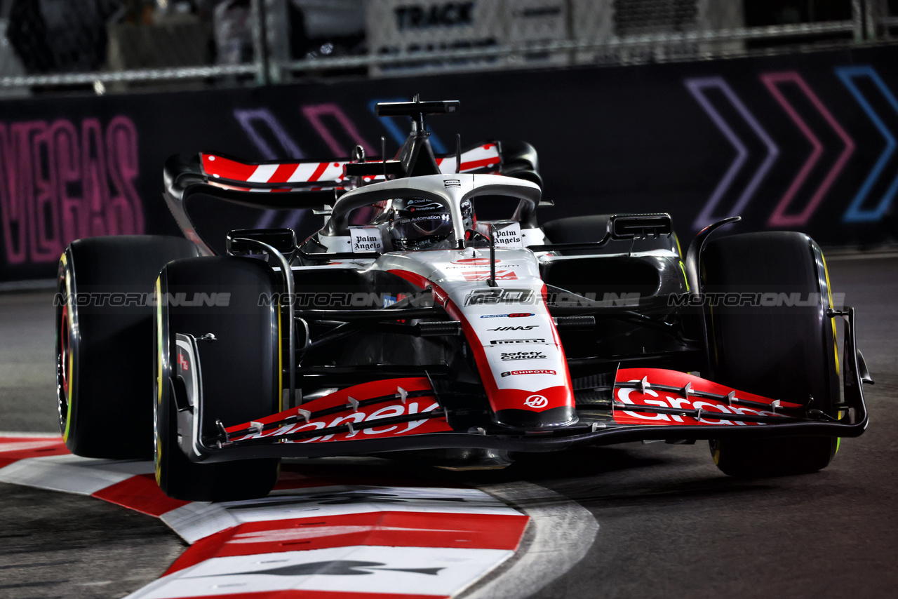 GP LAS VEGAS, Kevin Magnussen (DEN) Haas VF-23.

17.11.2023. Formula 1 World Championship, Rd 22, Las Vegas Grand Prix, Las Vegas, Nevada, USA, Qualifiche Day.

 - www.xpbimages.com, EMail: requests@xpbimages.com © Copyright: Coates / XPB Images