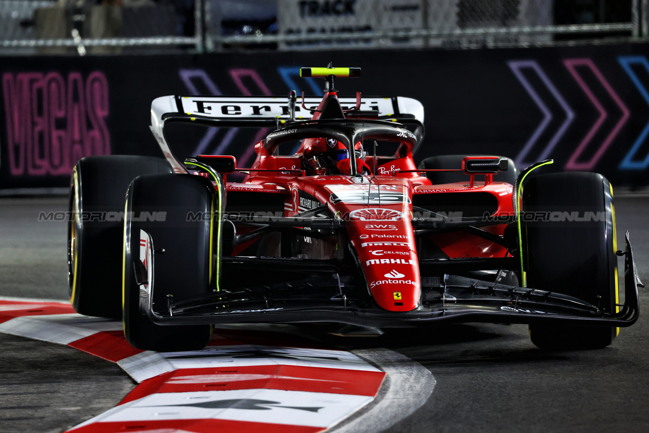 GP LAS VEGAS, Carlos Sainz Jr (ESP) Ferrari SF-23.

17.11.2023. Formula 1 World Championship, Rd 22, Las Vegas Grand Prix, Las Vegas, Nevada, USA, Qualifiche Day.

 - www.xpbimages.com, EMail: requests@xpbimages.com © Copyright: Coates / XPB Images