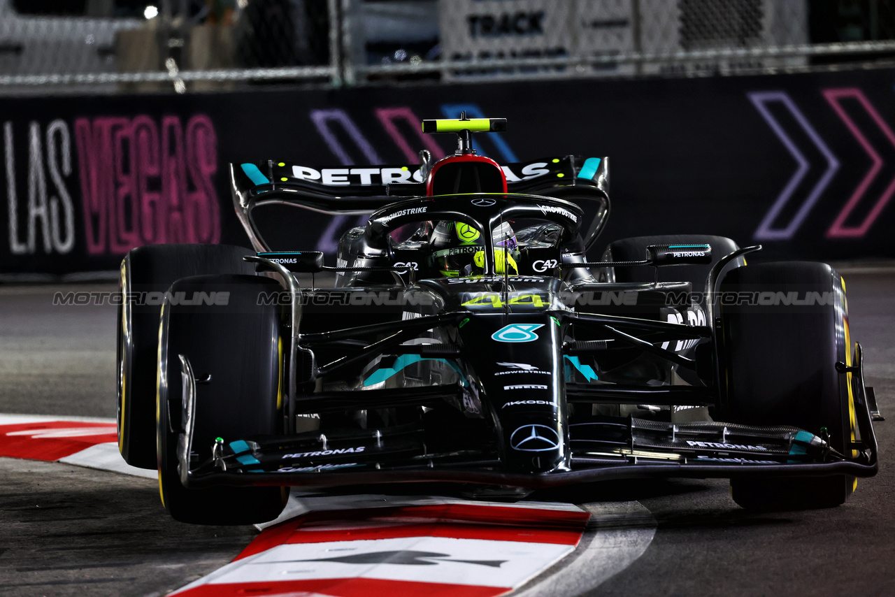 GP LAS VEGAS, Lewis Hamilton (GBR) Mercedes AMG F1 W14.

17.11.2023. Formula 1 World Championship, Rd 22, Las Vegas Grand Prix, Las Vegas, Nevada, USA, Qualifiche Day.

 - www.xpbimages.com, EMail: requests@xpbimages.com © Copyright: Coates / XPB Images