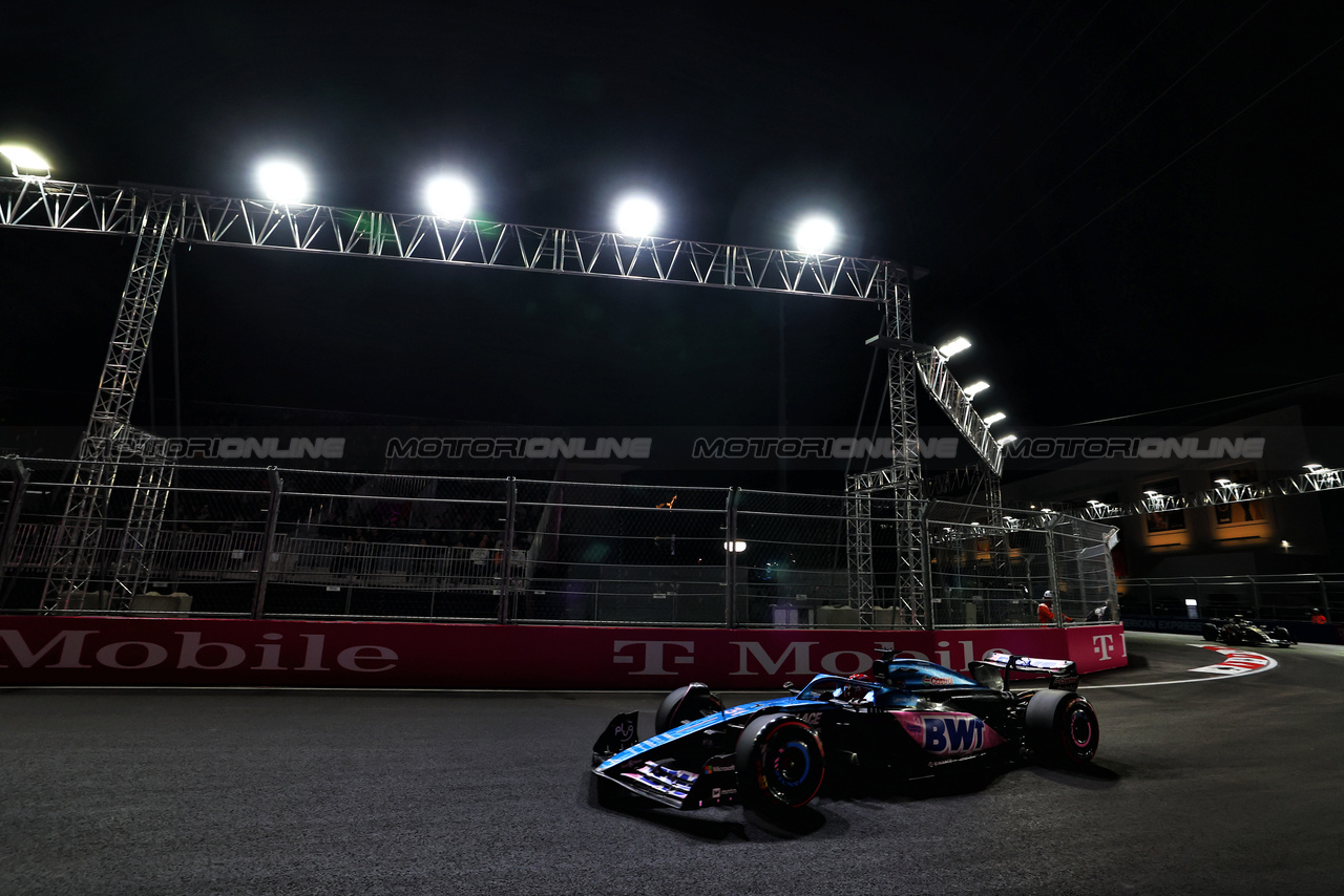 GP LAS VEGAS, Esteban Ocon (FRA) Alpine F1 Team A523.

17.11.2023. Formula 1 World Championship, Rd 22, Las Vegas Grand Prix, Las Vegas, Nevada, USA, Qualifiche Day.

 - www.xpbimages.com, EMail: requests@xpbimages.com © Copyright: Coates / XPB Images