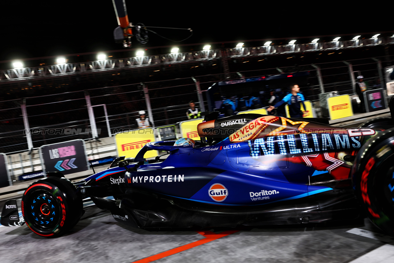 GP LAS VEGAS, Alexander Albon (THA) Williams Racing FW45 leaves the pits.

17.11.2023. Formula 1 World Championship, Rd 22, Las Vegas Grand Prix, Las Vegas, Nevada, USA, Qualifiche Day.

- www.xpbimages.com, EMail: requests@xpbimages.com © Copyright: Batchelor / XPB Images