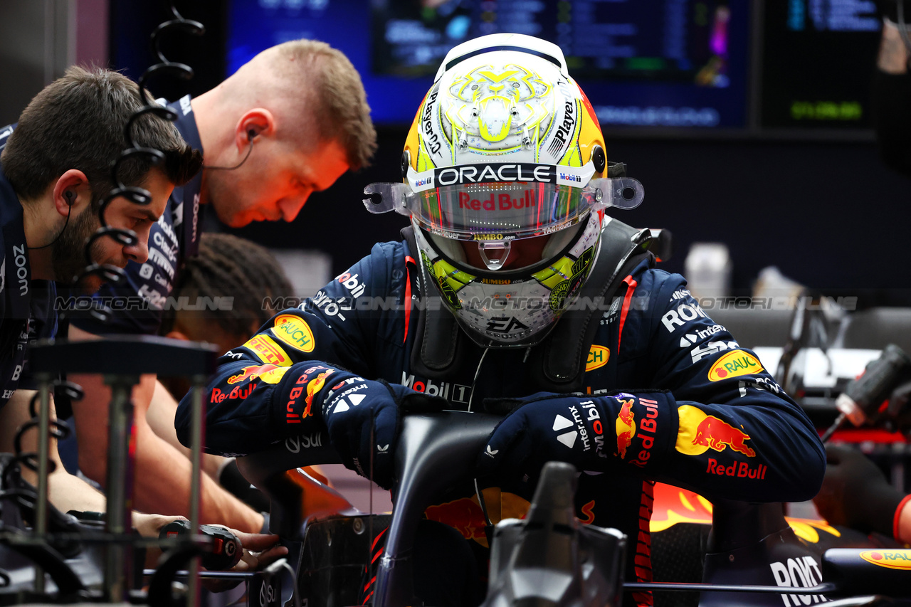 GP LAS VEGAS, Max Verstappen (NLD) Red Bull Racing RB19.

17.11.2023. Formula 1 World Championship, Rd 22, Las Vegas Grand Prix, Las Vegas, Nevada, USA, Qualifiche Day.

- www.xpbimages.com, EMail: requests@xpbimages.com © Copyright: Batchelor / XPB Images