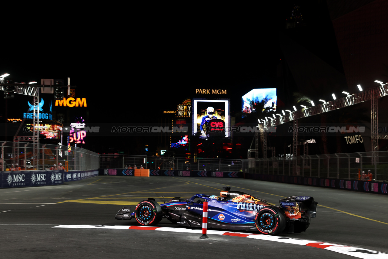 GP LAS VEGAS, Alexander Albon (THA) Williams Racing FW45.

17.11.2023. Formula 1 World Championship, Rd 22, Las Vegas Grand Prix, Las Vegas, Nevada, USA, Qualifiche Day.

- www.xpbimages.com, EMail: requests@xpbimages.com © Copyright: Moy / XPB Images