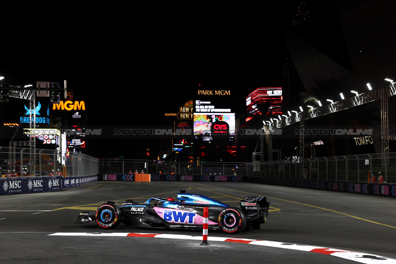 GP LAS VEGAS, Esteban Ocon (FRA) Alpine F1 Team A523.

17.11.2023. Formula 1 World Championship, Rd 22, Las Vegas Grand Prix, Las Vegas, Nevada, USA, Qualifiche Day.

- www.xpbimages.com, EMail: requests@xpbimages.com © Copyright: Moy / XPB Images
