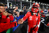 GP LAS VEGAS, Carlos Sainz Jr (ESP) Ferrari celebrates his second position in qualifying parc ferme with the team.
17.11.2023. Formula 1 World Championship, Rd 22, Las Vegas Grand Prix, Las Vegas, Nevada, USA, Qualifiche Day.
 - www.xpbimages.com, EMail: requests@xpbimages.com © Copyright: Coates / XPB Images
