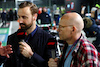 GP LAS VEGAS, (L to R): James Hinchcliffe (CDN) IndyCar Driver e Jacques Villeneuve (CDN).
17.11.2023. Formula 1 World Championship, Rd 22, Las Vegas Grand Prix, Las Vegas, Nevada, USA, Qualifiche Day.
 - www.xpbimages.com, EMail: requests@xpbimages.com © Copyright: Coates / XPB Images