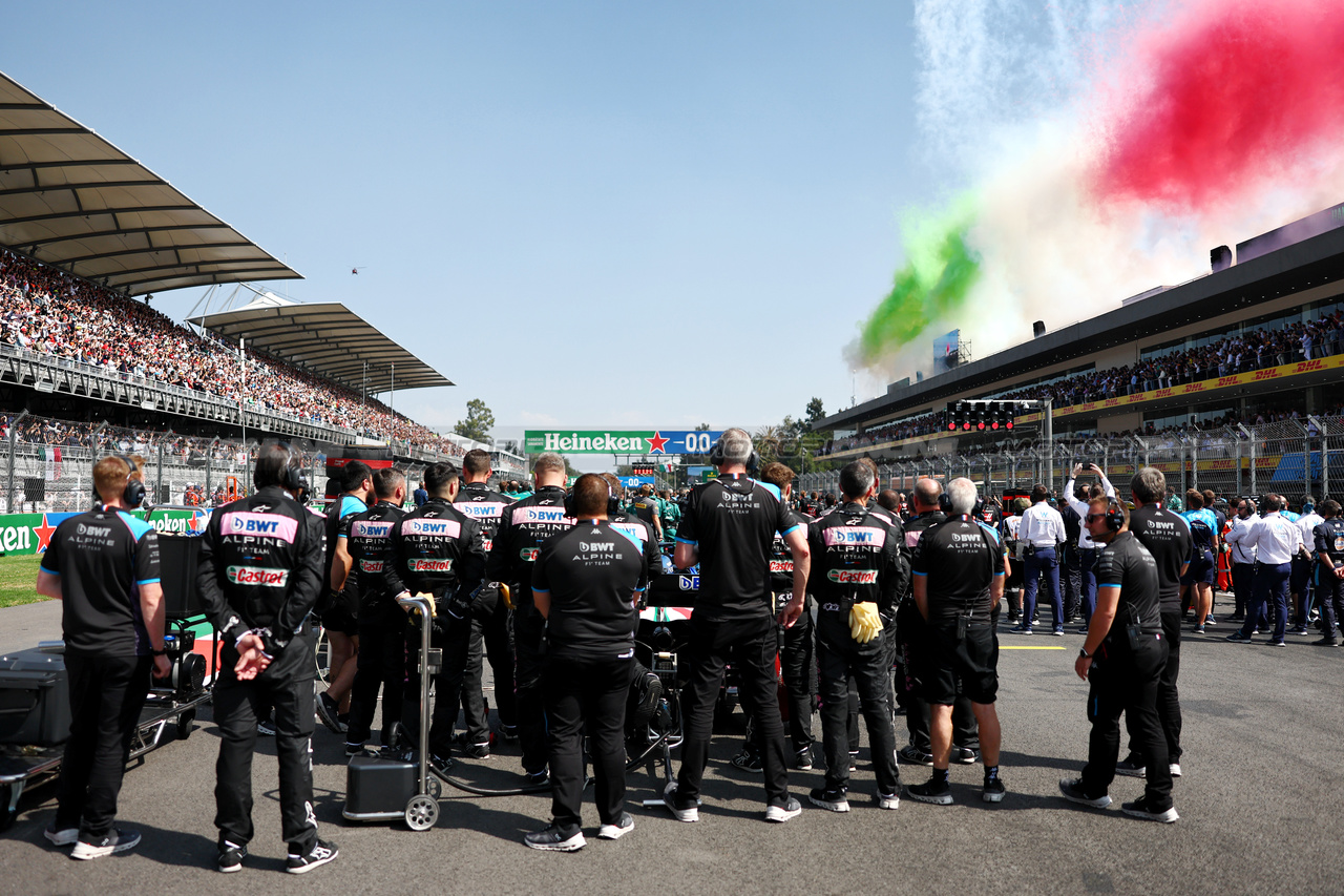 GP MESSICO, Alpine F1 Team on the grid.

29.10.2023. Formula 1 World Championship, Rd 20, Mexican Grand Prix, Mexico City, Mexico, Gara Day.

- www.xpbimages.com, EMail: requests@xpbimages.com © Copyright: Charniaux / XPB Images
