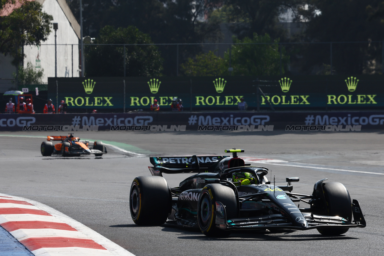GP MESSICO, Lewis Hamilton (GBR) Mercedes AMG F1 W14.

29.10.2023. Formula 1 World Championship, Rd 20, Mexican Grand Prix, Mexico City, Mexico, Gara Day.

- www.xpbimages.com, EMail: requests@xpbimages.com © Copyright: Charniaux / XPB Images