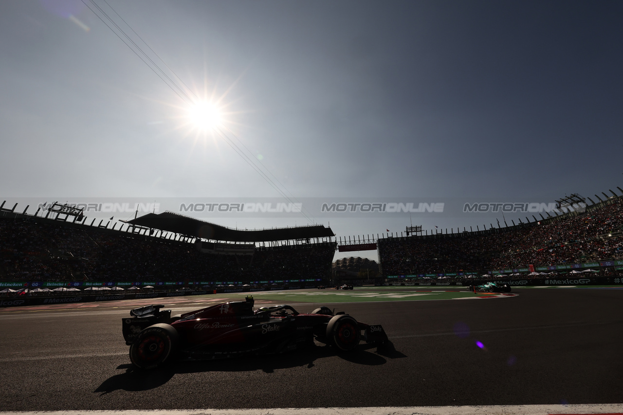 GP MESSICO, Zhou Guanyu (CHN) Alfa Romeo F1 Team C43.

29.10.2023. Formula 1 World Championship, Rd 20, Mexican Grand Prix, Mexico City, Mexico, Gara Day.

- www.xpbimages.com, EMail: requests@xpbimages.com © Copyright: Bearne / XPB Images