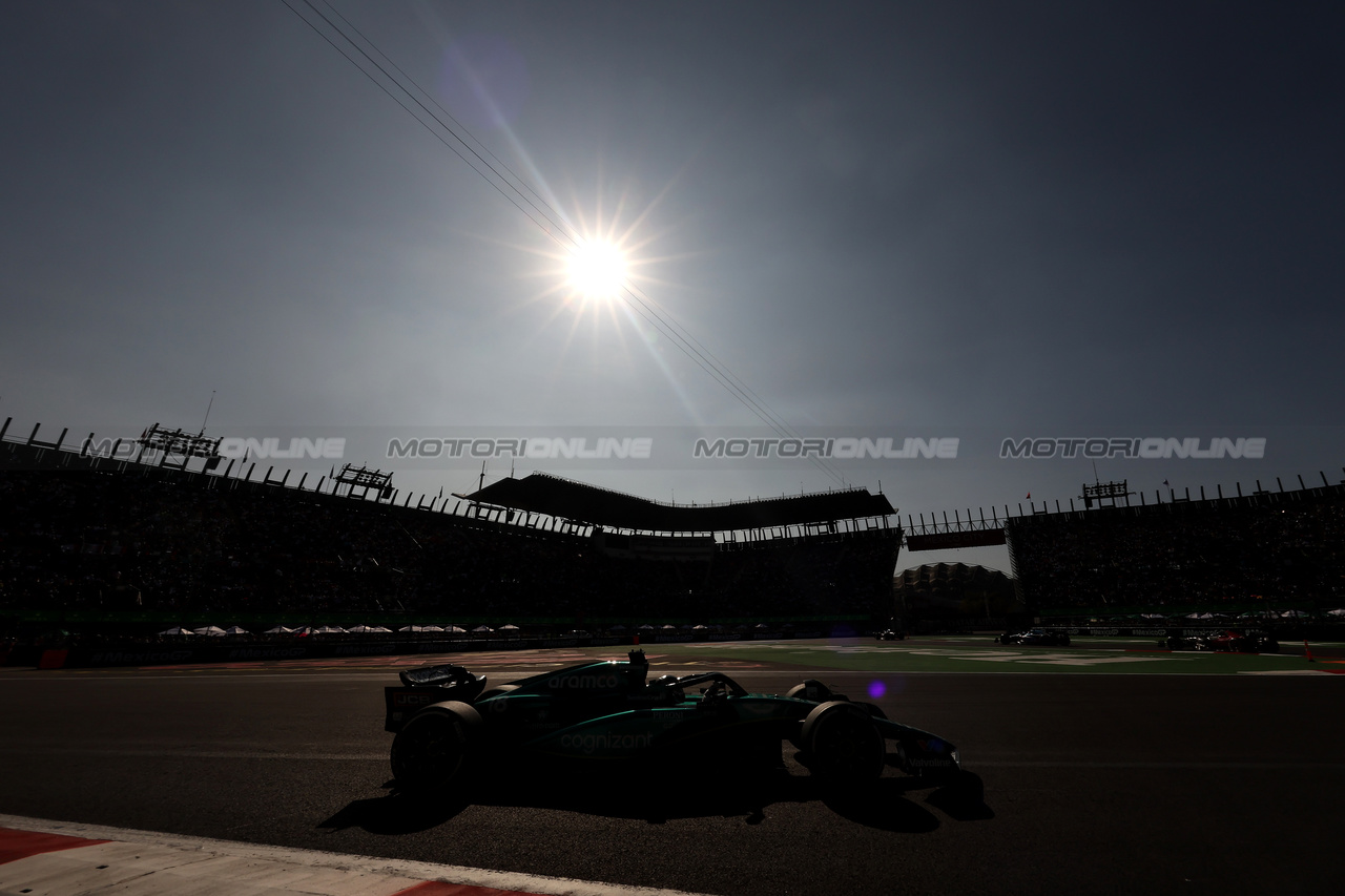 GP MESSICO, Lance Stroll (CDN) Aston Martin F1 Team AMR23.

29.10.2023. Formula 1 World Championship, Rd 20, Mexican Grand Prix, Mexico City, Mexico, Gara Day.

- www.xpbimages.com, EMail: requests@xpbimages.com © Copyright: Bearne / XPB Images