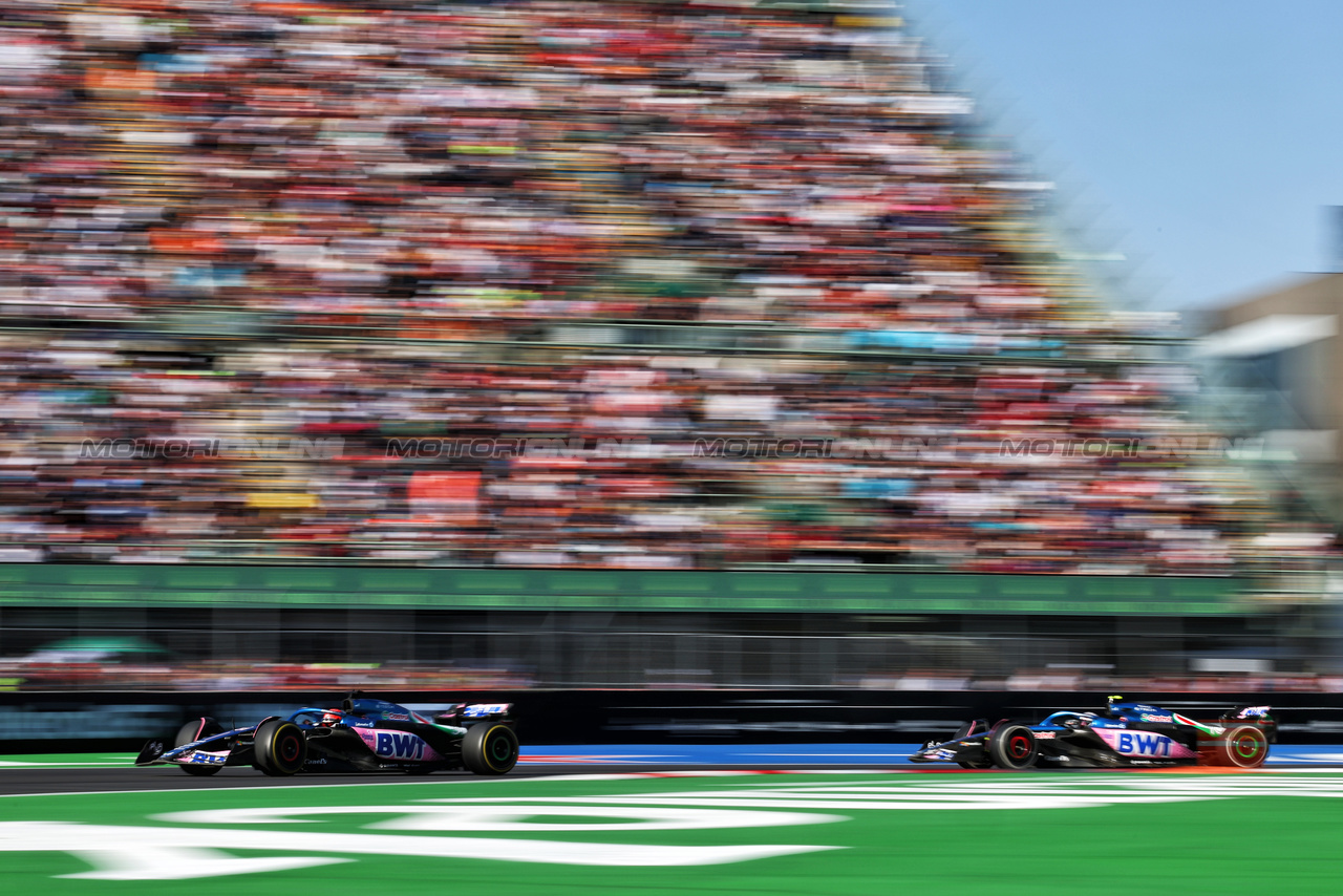 GP MESSICO, Esteban Ocon (FRA) Alpine F1 Team A523 davanti a team mate Pierre Gasly (FRA) Alpine F1 Team A523.

29.10.2023. Formula 1 World Championship, Rd 20, Mexican Grand Prix, Mexico City, Mexico, Gara Day.

- www.xpbimages.com, EMail: requests@xpbimages.com © Copyright: Moy / XPB Images