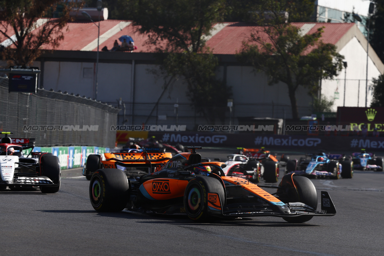 GP MESSICO, Oscar Piastri (AUS) McLaren MCL60.

29.10.2023. Formula 1 World Championship, Rd 20, Mexican Grand Prix, Mexico City, Mexico, Gara Day.

- www.xpbimages.com, EMail: requests@xpbimages.com © Copyright: Charniaux / XPB Images