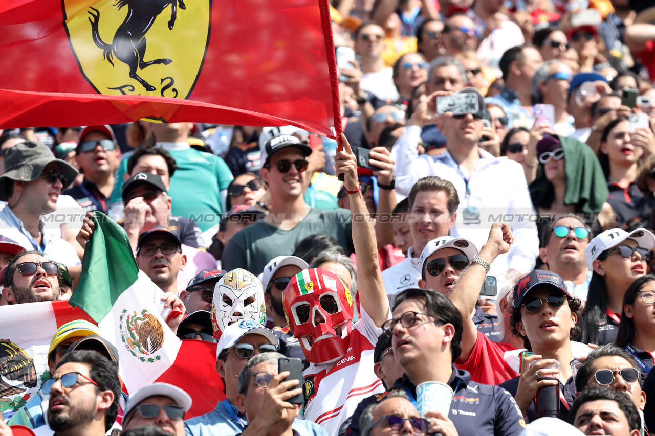 GP MESSICO, Circuit Atmosfera - fans in the grandstand.

29.10.2023. Formula 1 World Championship, Rd 20, Mexican Grand Prix, Mexico City, Mexico, Gara Day.

- www.xpbimages.com, EMail: requests@xpbimages.com © Copyright: Bearne / XPB Images