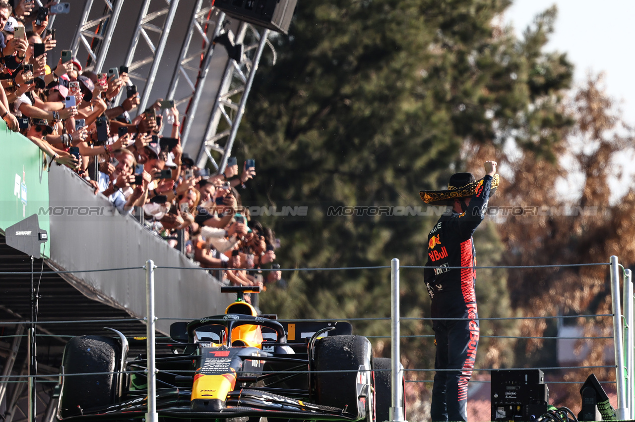 GP MESSICO, Max Verstappen (NLD), Red Bull Racing 
29.10.2023. Formula 1 World Championship, Rd 20, Mexican Grand Prix, Mexico City, Mexico, Gara Day.
- www.xpbimages.com, EMail: requests@xpbimages.com © Copyright: Charniaux / XPB Images