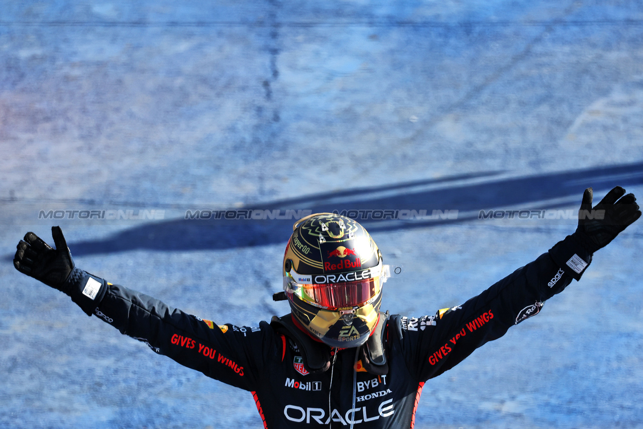 GP MESSICO, Gara winner Max Verstappen (NLD) Red Bull Racing celebrates in parc ferme.

29.10.2023. Formula 1 World Championship, Rd 20, Mexican Grand Prix, Mexico City, Mexico, Gara Day.

- www.xpbimages.com, EMail: requests@xpbimages.com © Copyright: Bearne / XPB Images