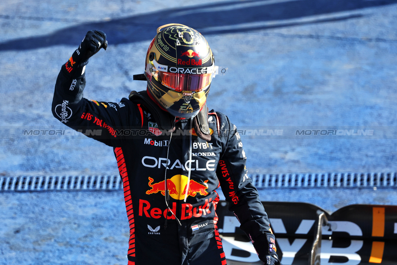 GP MESSICO, Gara winner Max Verstappen (NLD) Red Bull Racing celebrates in parc ferme.

29.10.2023. Formula 1 World Championship, Rd 20, Mexican Grand Prix, Mexico City, Mexico, Gara Day.

- www.xpbimages.com, EMail: requests@xpbimages.com © Copyright: Bearne / XPB Images