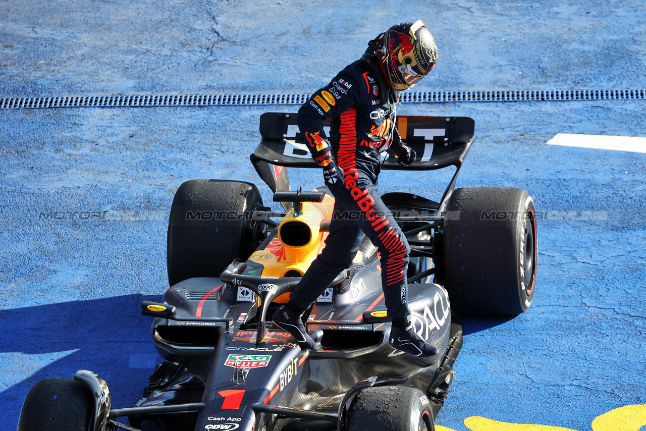 GP MESSICO, Gara winner Max Verstappen (NLD) Red Bull Racing celebrates in parc ferme.

29.10.2023. Formula 1 World Championship, Rd 20, Mexican Grand Prix, Mexico City, Mexico, Gara Day.

- www.xpbimages.com, EMail: requests@xpbimages.com © Copyright: Bearne / XPB Images