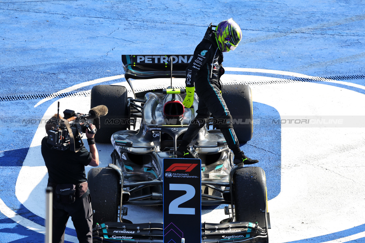 GP MESSICO, Lewis Hamilton (GBR) Mercedes AMG F1 celebrates his second position in parc ferme.

29.10.2023. Formula 1 World Championship, Rd 20, Mexican Grand Prix, Mexico City, Mexico, Gara Day.

- www.xpbimages.com, EMail: requests@xpbimages.com © Copyright: Bearne / XPB Images