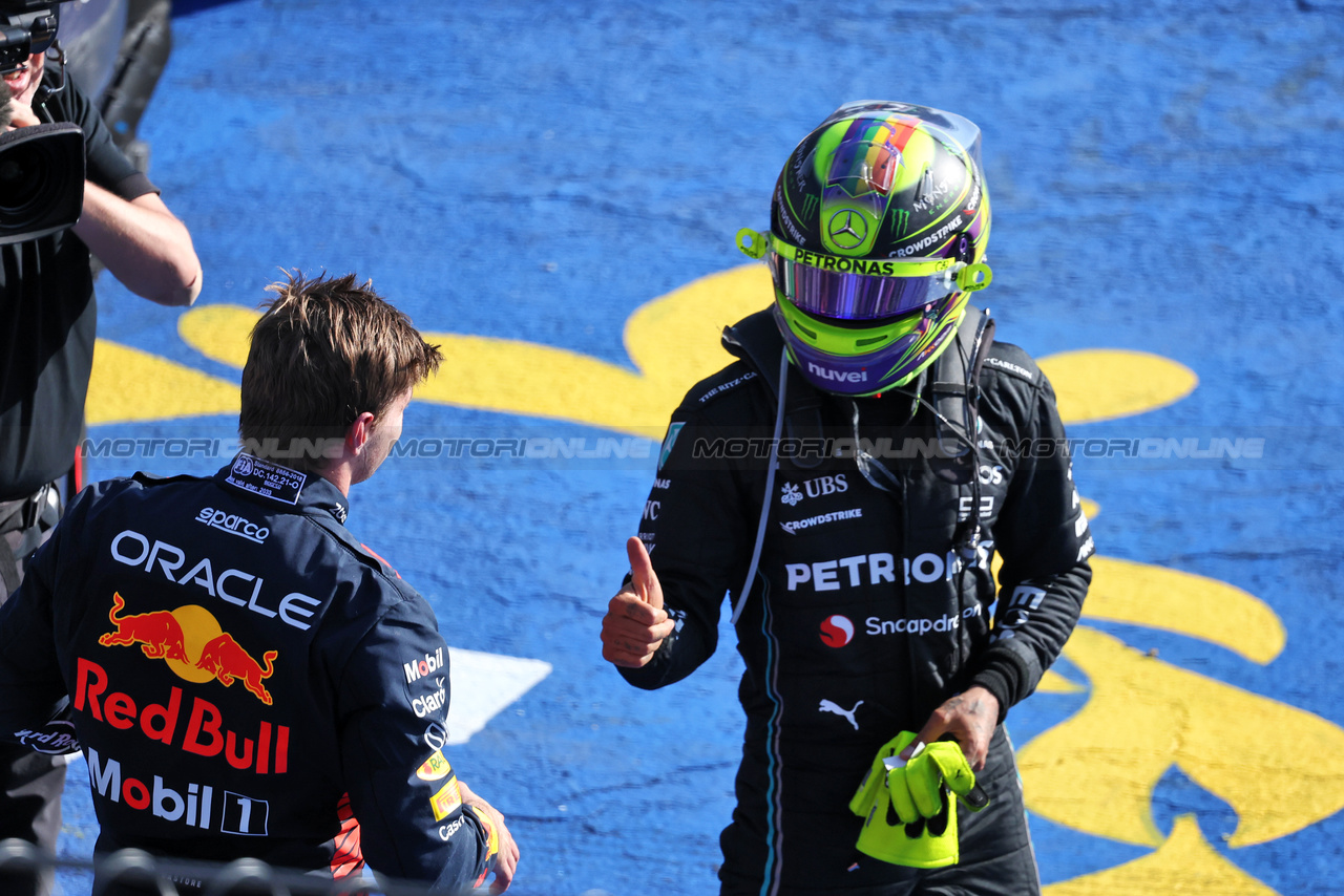 GP MESSICO, (L to R): Gara winner Max Verstappen (NLD) Red Bull Racing with second placed Lewis Hamilton (GBR) Mercedes AMG F1 in parc ferme.

29.10.2023. Formula 1 World Championship, Rd 20, Mexican Grand Prix, Mexico City, Mexico, Gara Day.

- www.xpbimages.com, EMail: requests@xpbimages.com © Copyright: Bearne / XPB Images