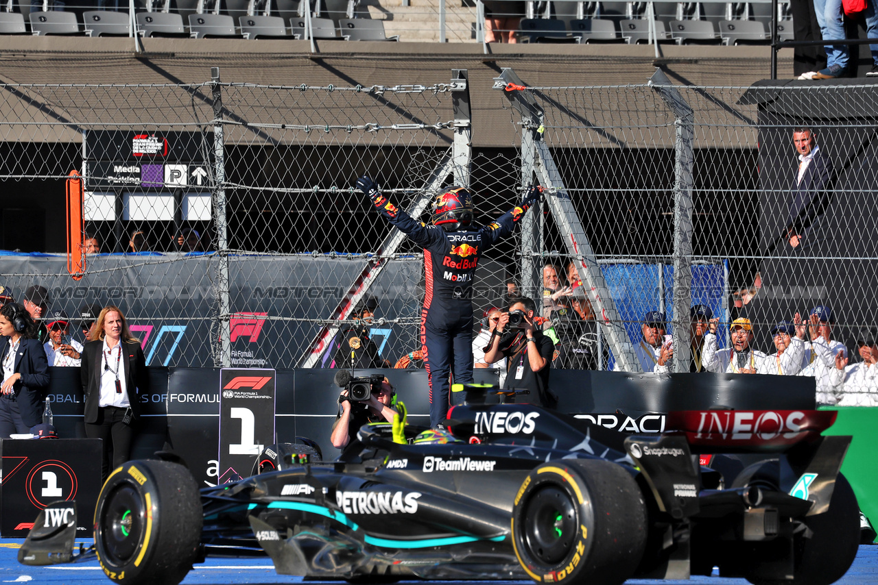 GP MESSICO, Gara winner Max Verstappen (NLD) Red Bull Racing RB19 celebrates in parc ferme.

29.10.2023. Formula 1 World Championship, Rd 20, Mexican Grand Prix, Mexico City, Mexico, Gara Day.

- www.xpbimages.com, EMail: requests@xpbimages.com © Copyright: Moy / XPB Images