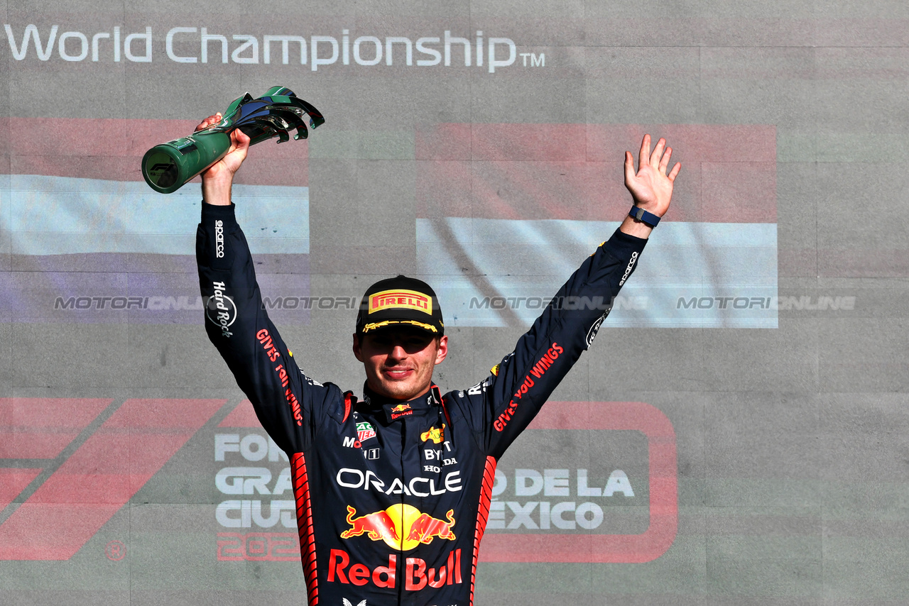 GP MESSICO, Gara winner Max Verstappen (NLD) Red Bull Racing celebrates on the podium.

29.10.2023. Formula 1 World Championship, Rd 20, Mexican Grand Prix, Mexico City, Mexico, Gara Day.

- www.xpbimages.com, EMail: requests@xpbimages.com © Copyright: Moy / XPB Images