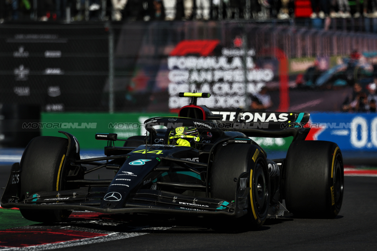GP MESSICO, Lewis Hamilton (GBR) Mercedes AMG F1 W14.

29.10.2023. Formula 1 World Championship, Rd 20, Mexican Grand Prix, Mexico City, Mexico, Gara Day.

- www.xpbimages.com, EMail: requests@xpbimages.com © Copyright: Moy / XPB Images