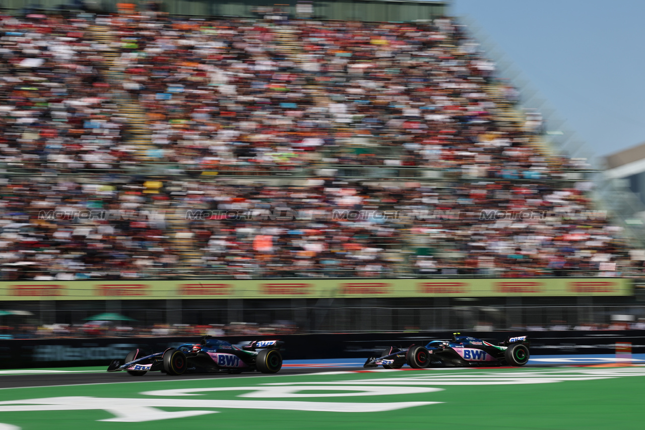 GP MESSICO, Esteban Ocon (FRA) Alpine F1 Team A523 davanti a Pierre Gasly (FRA) Alpine F1 Team A523.

29.10.2023. Formula 1 World Championship, Rd 20, Mexican Grand Prix, Mexico City, Mexico, Gara Day.

- www.xpbimages.com, EMail: requests@xpbimages.com © Copyright: Moy / XPB Images