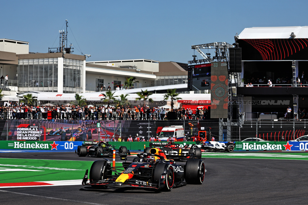 GP MESSICO, Max Verstappen (NLD) Red Bull Racing RB19.

29.10.2023. Formula 1 World Championship, Rd 20, Mexican Grand Prix, Mexico City, Mexico, Gara Day.

- www.xpbimages.com, EMail: requests@xpbimages.com © Copyright: Moy / XPB Images